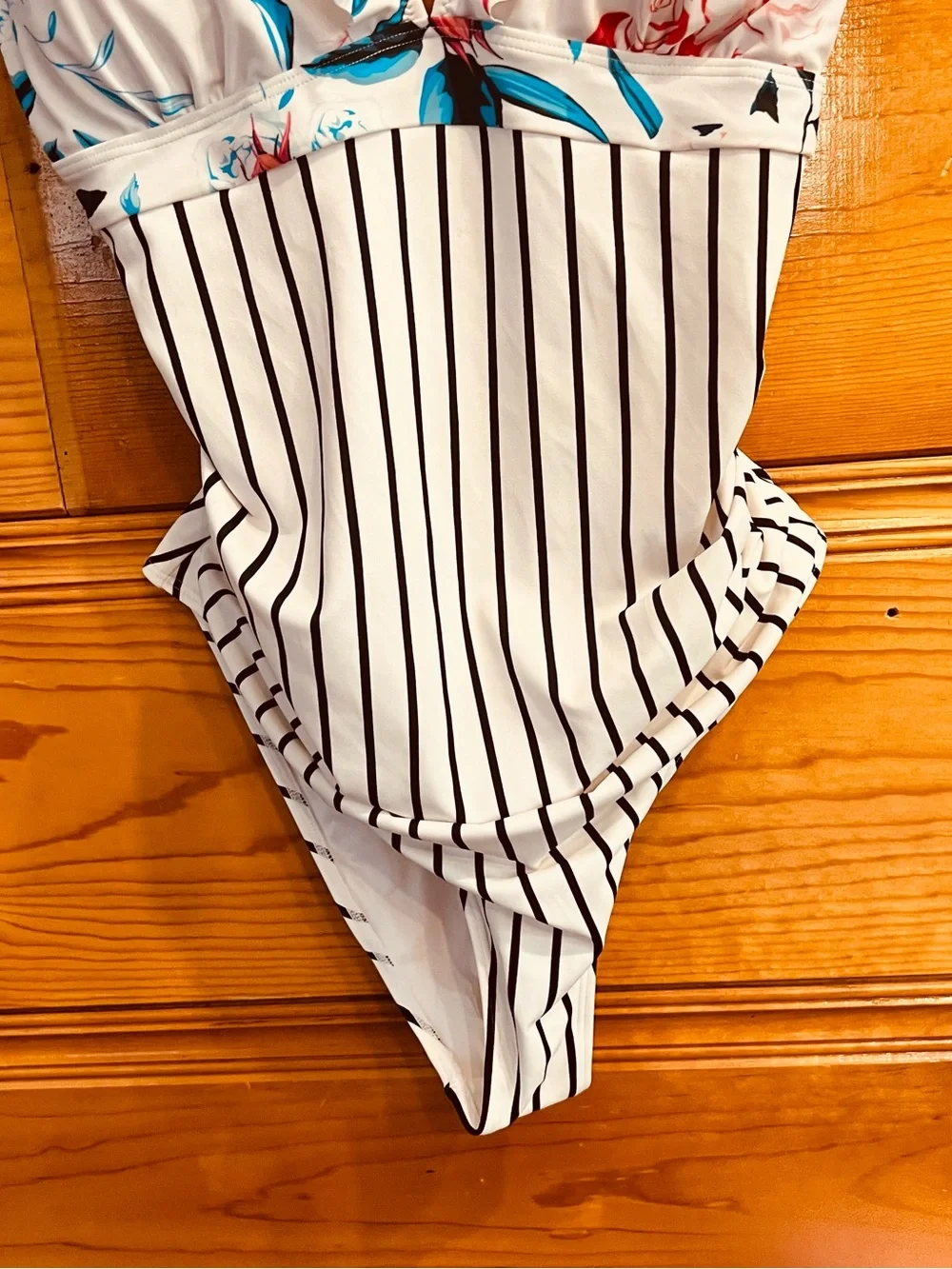 Cupshe Floral Striped Ruffle V Neck One Piece Swimsuit XXL Cottagecore Boho Chic